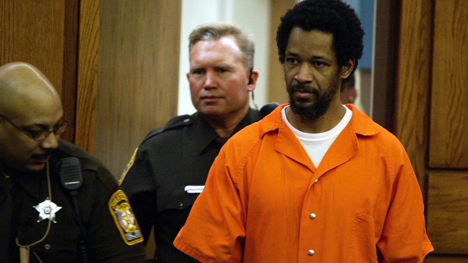 SKAPTE FRYKT: I tre uker h�sten 2002 skapte John Allan Muhammad frykt langs den amerikanske �stkysten, sammen med pleies�nnen. Foto: EPA/TRACY A. WOODWARD / THE WASHINGTON POST POOL/SCANPIX