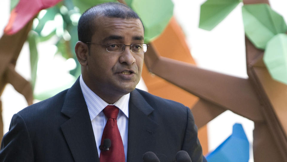 F�R ROS: President Bharrat Jagdeo og Guyana f�r milliardst�tte og rosende ord av Erik Solheim. Foto: AFP PHOTO/DON EMMERT/Scanpix