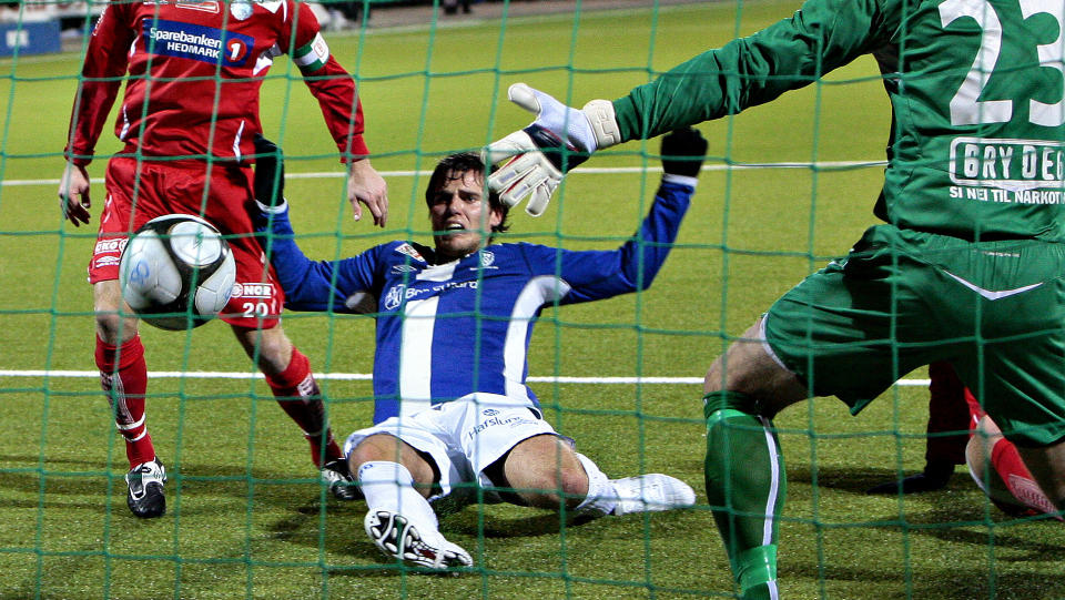 GODT NOK? Martin Wiig scorer 2-0 for Sarpsborg. Men til slutt klarte Kongsvinger � redusere til 3-2, og har et brukbart utgangspunkt foran returm�tet p� Gjemselund torsdag.Foto:ARNT E. FOLVIK