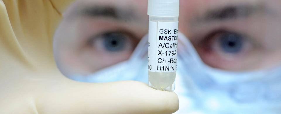 VIL GI VAKSINERABATT: Legemiddelprodusenten GlaxoSmithKline gir bort 50 millioner influensavaksiner til utviklingsland. De har ogs� forpliktet seg til � selge rimeligere vaksine til disse landene gjennom WHO.  Arkivfoto: EPA/SCANPIX