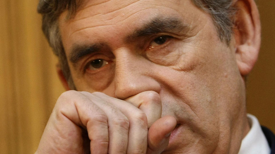  NESESTYVER:  Gordon Brown brukte feil navn i et kondolansebrev. Da han ringte for � beklage, ble samtalen spilt inn av den p�r�rende - og sendt rett til The Sun. Foto: SCANPIX