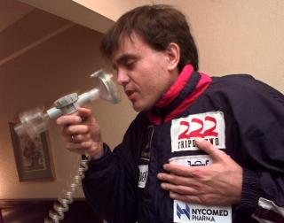 NY MARATON: Ketil Moe m�ttte ha bruke en inhalator da han l�p maraton i USA i 1997. Foto: AP/Mark Lennihan