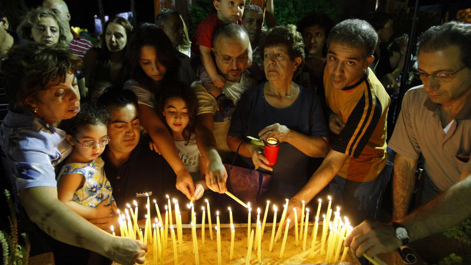 PROTESTER I BEIRUT: Den armenske diasporaen i Libanon samlet seg til en fredelig protest mot vennskapsavtalen mellom Tyrkia og Armenia i forrige m�ned. Foto: AFP/RAMZI HAIDAR
