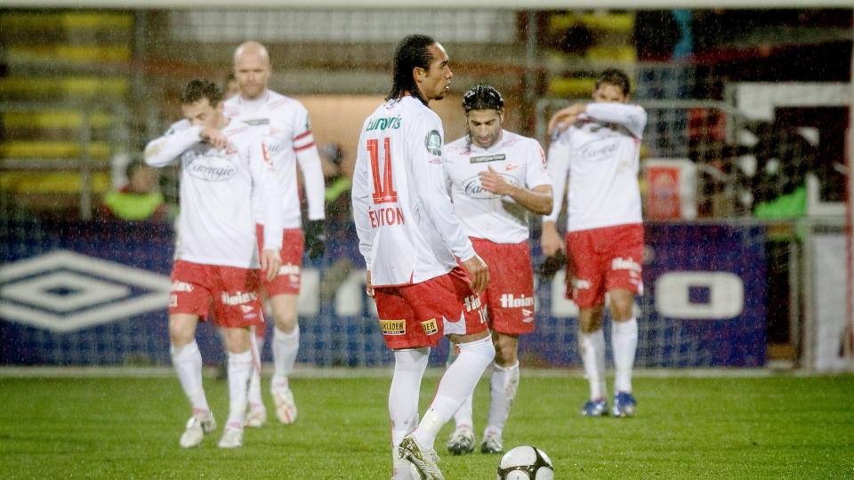 MER � DEPPE OVER? Her ergrer Fredrikstad-spillerne seg over tapet mot naboen Sarpsborg. I dag kom nok en d�rlig beskjed. Foto: Linn Cathrin Olsen / SCANPIX .