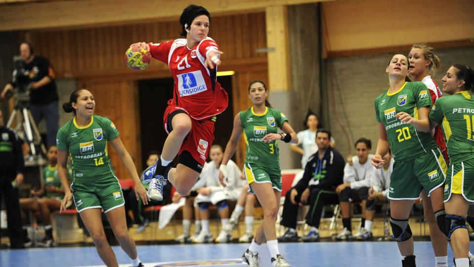 BEST I ANGREP: Anja Edin trives aller best framover p� banen. N� skal hun drilles i forsvar, for � �ke VM-sjansene sine. Foto: Marit Hommedal / SCANPIX