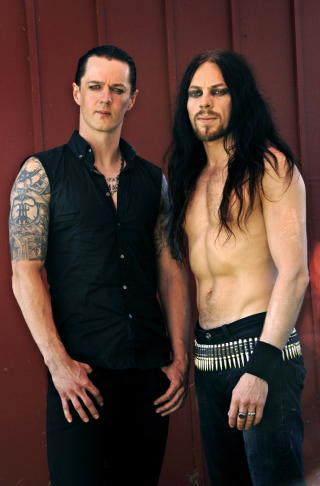 KJERNEN: Sigurd Wongraven (t.v.) og trommeslager Kjetil-Vidar Frost Haraldstad vil fortsatt v�re kjernen i black metal-bandet Satyricon. Foto: P�l Nordseth / Dagbladet.no
