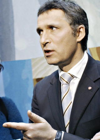 SKAL JOBBE HOS JENS: Schj�tt-Pedersen har hverken portef�lje eller ansvarsomr�de. Han skal jobbe med � lede regjeringen sammen med statsminister Stoltenberg. Foto: Frank Karlsen / Dagbladet