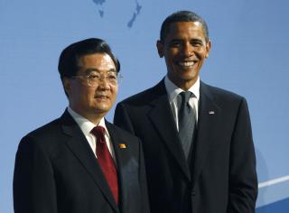 TVUNGET TIL SAMARBEID: Kinas president Ju Jintao (t.v) og USAs president Barack Obama. Foto: REUTERS/Chris Wattie/Scanpix