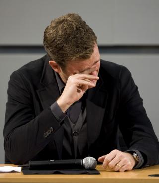 BRAST I GR�T: Landslagets manager Oliver Bierhoff var sv�rt preget av Enkes bortgang. Foto: Scanpix
