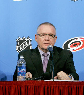 BEKYMRET FOR SKADER: - Vi snakker om folks hoder, om deres karrierer. Basert p� samtalene i dag f�ler jeg at vi har sjansen til � f� til endringer innen neste sesong, sa Jim Rutherford i Carolina Hurricanes. Foto: Scanpix