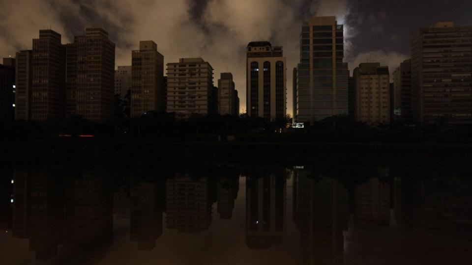  BEKM�RKT:  Skyline Sao Paulo etter solnedgang onsdag. Foto: REUTERS/SCANPIX.