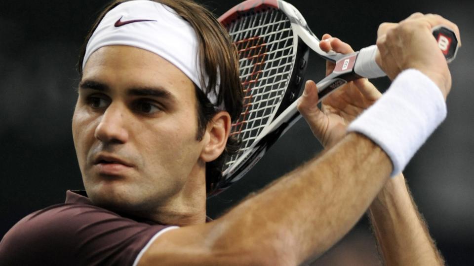 VARIABEL: Roger Federer leverte en sv�rt variabel kamp, og ble sl�tt av den useedede franskmannen Julien Benneteau. Foto: REUTERS/Jacky Naegelen/Scanpix