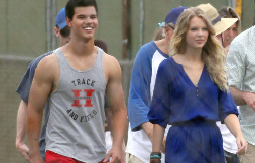 KJ�RESTER? Taylor sammen med Jacob Black under en innspillingen av en annen ten�ringsfilm i sommer. Foto: STELLA PICTURES