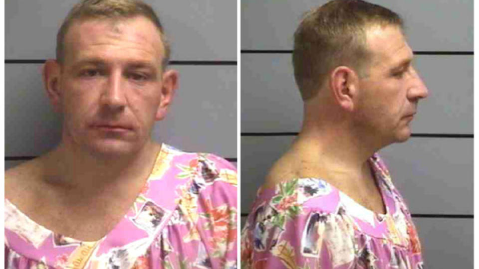 UT P� TUR: Leppestiften var t�rket av, men antrekket var intakt da barneskolerektor Tracy Tredway (43) ble tatt med 1,9 i promille i bil p� vei hjem fra fest for knappe to uker siden. Foto: Politiet