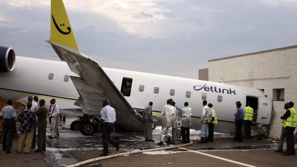 SKULLE TIL UGANDA: Endte opp i VIP-omr�det p� flyplassen den tok av fra. Foto: REUTERS/Hereward Holland/Scanpix