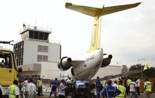 EN D�DE: Fly krasjet i VIP-omr�de. Foto: REUTERS/Hereward Holland/Scanpix