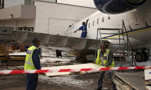 KRASJET: En person d�de. Foto: REUTERS/Hereward Holland/Scanpix