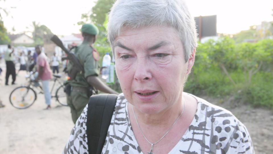 STERKT M�TE: Mathilde Moland utenfor fengselet i Kisangani, der hun nettopp m�tte sin s�nn for f�rste gang siden han ble arrestert i mai. Foto: �istein Norum Monsen/Dagbladet