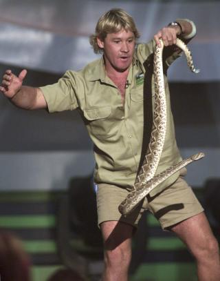 SHOWET MED SLANGE: Her viser Steve Irwin et av partytriksene sine p� et undeholdningsshow for barn. Foto: REUTERS/Adrees Latif/Files/SCANPIX