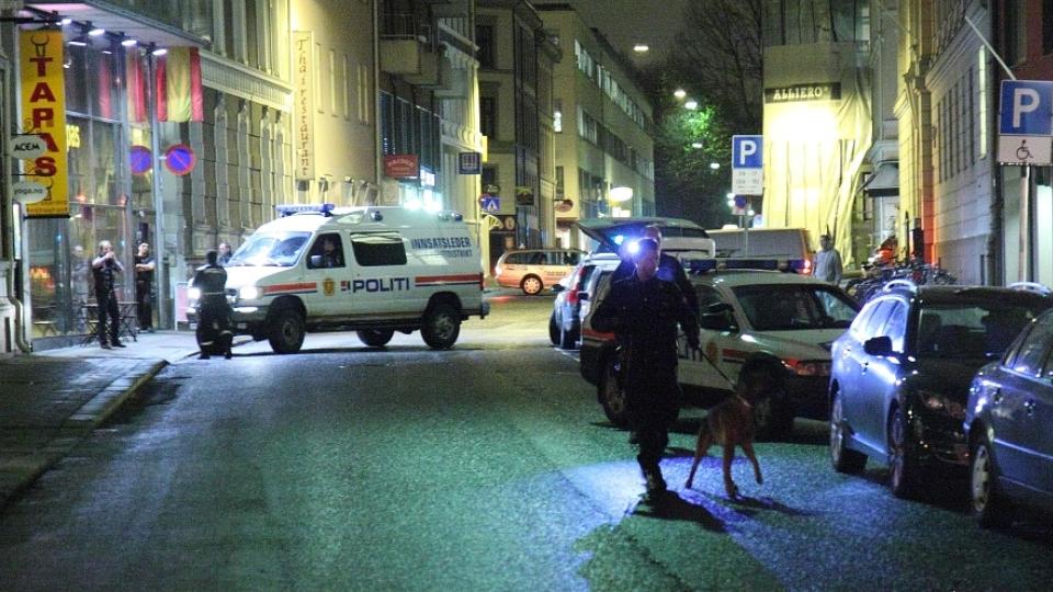 V�PNET RAN: Politiet setter p� mandag i gang ful etterforskning etter et v�pnet ran p� en Joker-butikk i Geitmyrsveien p� Sankthanshaugen. Foto: Svein Gustav Wilhelmsen