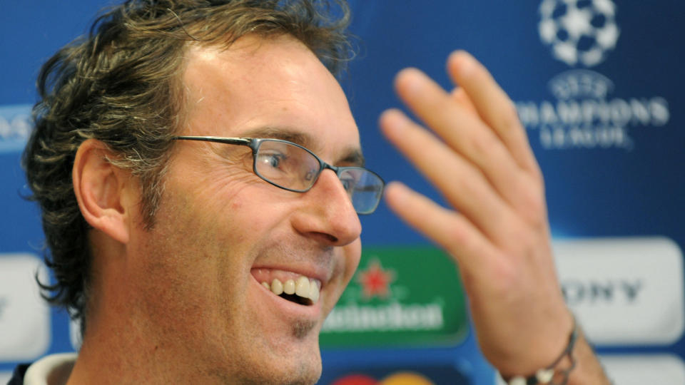 NESTE UNITED-SJEF?: Sir Alex Ferguson er kjent som en beundrer av n�v�rende Bordeaux-manager Laurent Blanc. N� nevnes franskmannen som skottens etterf�lger i United. Foto: Guiseppe Cacace / AFP.
