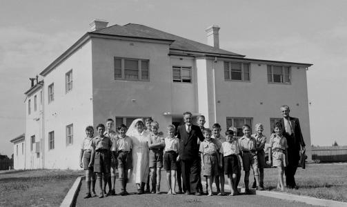 FORELDREL�SE, BRITISKE BARN: Bildet fra 1953 er fra barnehjemmet Melrose House, i n�rheten av Parramatta, Australia. Foto: AP/National Archives of Australia