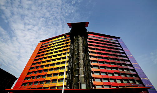 Sekser: Hotel Puerta America i Madrid. Fasade i r�d og orange plast.
Foto: Kristian Ridder-Nielsen/Dagbladet