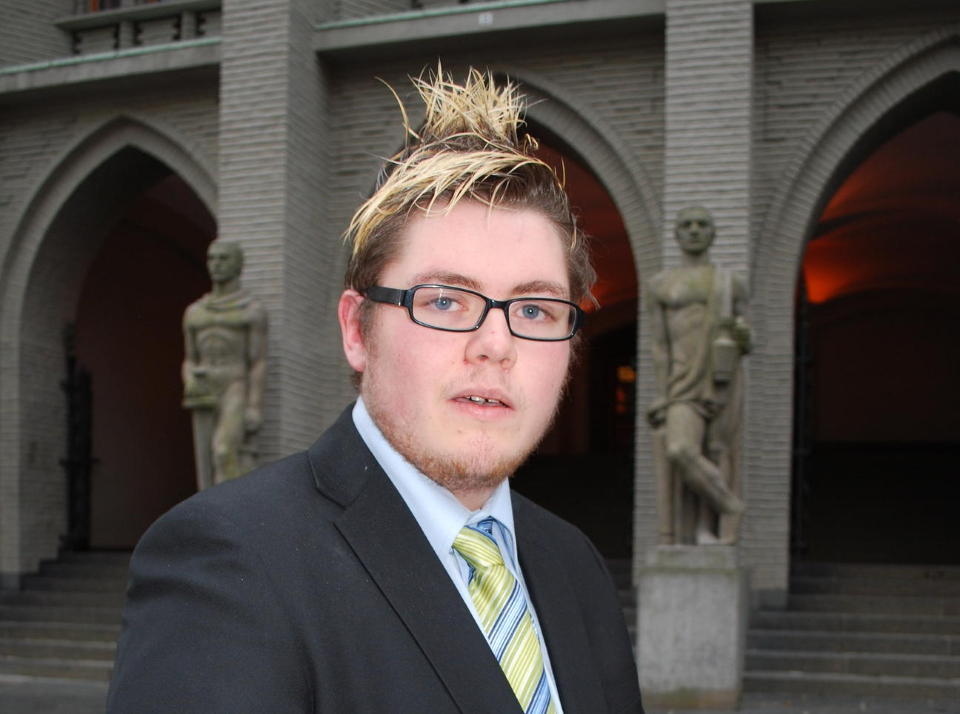 VARSLET POLITIET: Martin Krossnes varslet politiet om mannen som viste seg � v�re deres kollega. I dag vitnet han i straffesaken i Bergen tingrett. Foto: Leif Stang