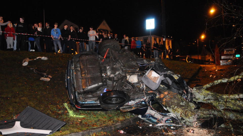 KRAFTIG KOLLISJON: En mann omkom i ulykken i Kvinesdal. P� vei til d�dsulykken ble ambulansen forbikj�rt. Foto: Tarald Reinholt Aas / Avisen Agder