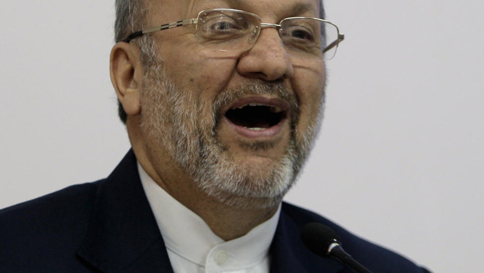 UAKTUELT: Irans utenriksminister Manouchehr Mottaki sier det er uaktuelt for ham � g� med p� IAEA-avtalen slik den n� foreligger. Foto: REUTERS/Morteza Nikoubazl/SCANPIX