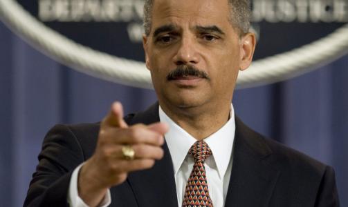STENGT TIL SOMMEREN: Regjeringsadvokat Eric Holder mener fengselkj�pet hjelper p� stengningen. Foto: EPA/MATTHEW CAVANAUGH/Scanpix