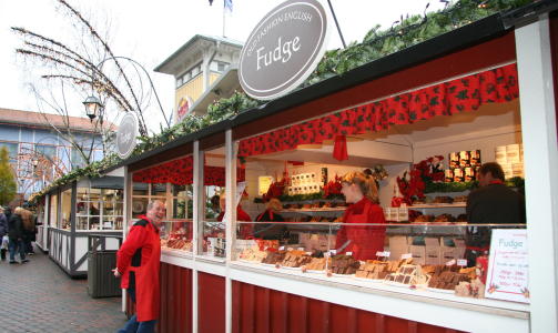 SM�GODT: Karameller, brente mandler og sjokoladebananer frister mange.