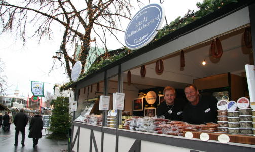 P�LSE: Salami med p�rekonjakk er nordmenn favoritt, sier Pierre og Christer hos Delikatess Grabbarna.