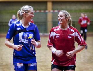 SULLAND VRAKET: Linn J�rum Sulland (t.v) har v�rt skadd og ble droppet til Kina-VM. Ida Alstad (t.h.) fikk derimot plass i dag. Foto: Gorm Kallestad / Scanpix .