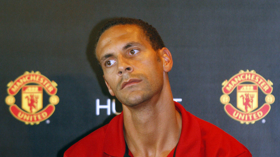 P� BEDRINGENS VEI: Rio Ferdinand er p� vei tilbake for United. Etter en noe usikker diagnotisering er det sl�tt fast at stopperens problem ligger i ryggen. Foto: Eugene Hoshiko / EPA