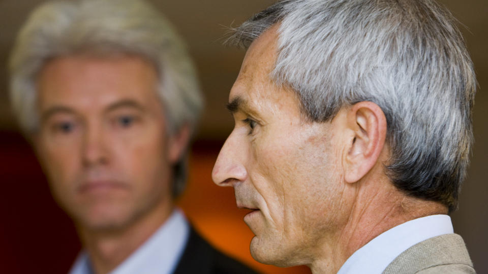 INFORMERTE OM MUTASJONEN: Helsedirekt�r Bj�rn-Inge Larsen (foran) og direkt�r i Folkehelseinstituttet Geir Stene-Larsen. Foto: Berit Roald/Scanpix