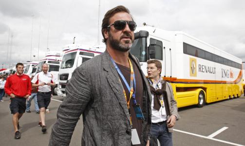 FRITTALENDE: Eric Cantona er ikke kjent for � spare p� kruttet. N� sl�r den franske fotballegenden p� stortromma n�r han omtaler landsmannen og landslagstrener Raymond Domenech som det verste som har skjedd fransk fotball siden Ludvig den 16.Foto: SCANPIX/REUTERS/Yves Herman