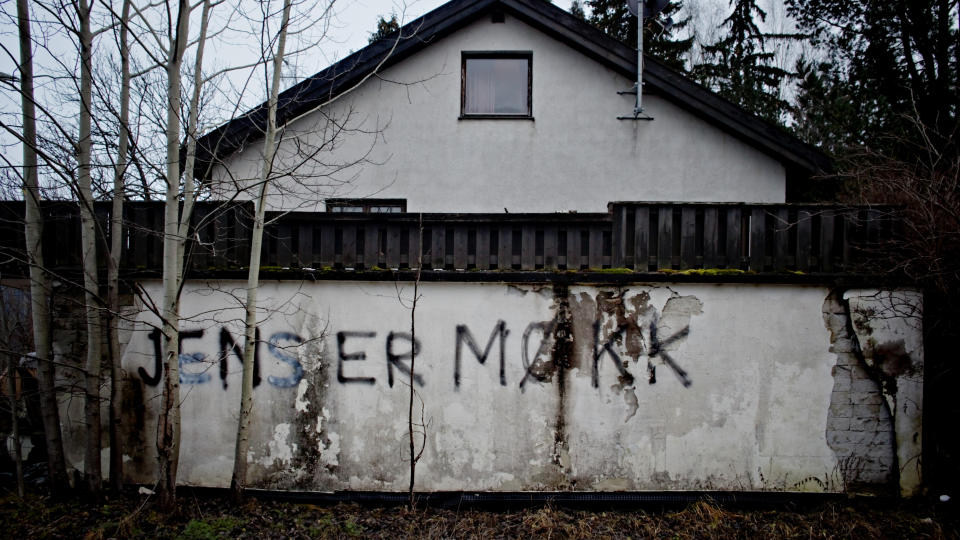  M�KKETE MELDING: 

Biodieselavgiften har satt sinnene i kok i innlandskommunene og ellers i Norge.

JENS ER M�KK st�r det skrevet p� en vegg i Sundvoll i Hole kommune.

Foto: KRISTER S�RB�/Dagbladet.