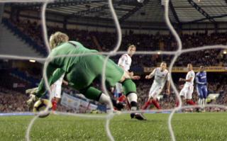 KL�NETE: Wayne Hennessey burde definitivt avverget  Essiens 3-0 m�l.Foto: SCANPIX/AP Photo/Matt Dunham
