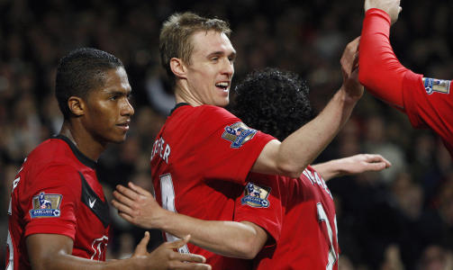 JUBEL: Darren Fletcher jubler etter � ha sendt hjemmelaget i ledelsen p� uts�kt vis. Foto: REUTERS/Suzanne Plunkett