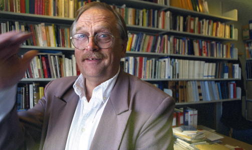UHELDIG: &mdash; Det er veldig uheldig at nettverk blir tillagt s� stor vekt i det moderne samfunn, sier professor i Statsvitenskap ved Universitetet i Oslo, Trond Nordby. Foto: DAGBLADET