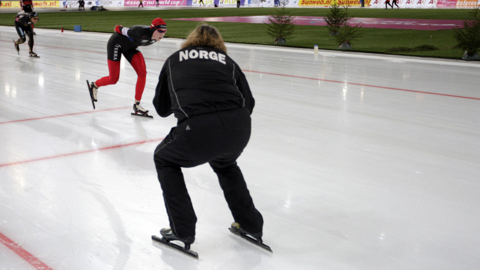 - �NSKET HAM IKKE FJERNET: Maren Haugli sekunderes av Peter Mueller i Vikingskipet sist helg. Haugli understreker at hun kun har meldt fra om en enkelt hendelse, og ikke har hatt noe krav eller �nske om at Peter Mueller skal fjernes. Foto: Terje Bendiksby, Scanpix