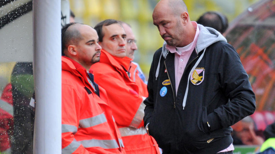 U IKKE NOK: Walter Zenga er ferdig som Palermo-trener. Foto: AP/Gianfilippo Oggioni