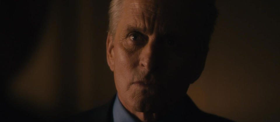 GOD GRUNN TIL � TVILE: Michael Douglas er stjernen i thrilleren �Falskt alibi� og leverer den gamle, men ikke alltid like gode �t�ffere enn toget�-figur. Selv a-stjerner har husleie � betale.