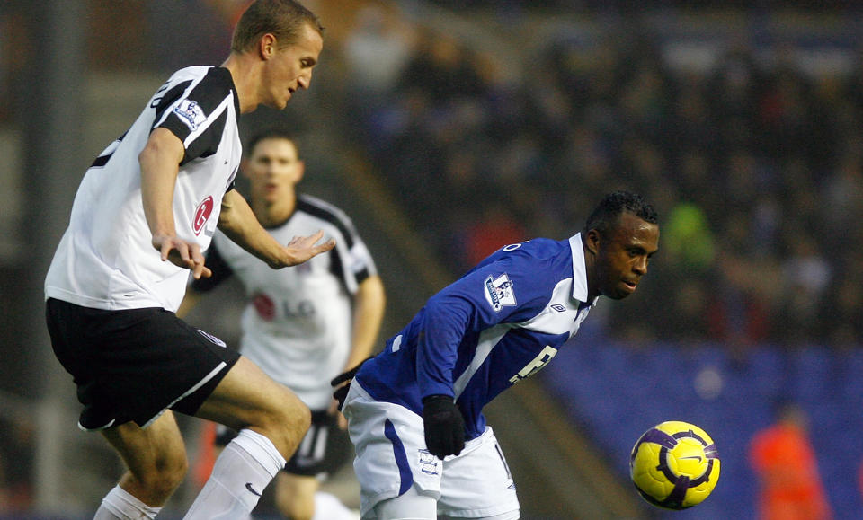 TAPTE L�RDAG: Brede Hangeland skal v�re enig med Fulham om ny kontrakt. I helga gikk laget p� et tap borte mot Birmingham. Foto: AP/Simon Dawson