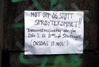 DEMO: 15. november i �r demonstrerte flere rusmisbrukere for spr�yterom f�r de gikk inn i m�te med en rekke stortingsrepresentanter.   Foto: Jacques Hvistendahl / Dagbladet