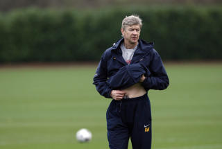 FORTJENER MER: Arsene Wenger synes Liverpool-fansen lagde lite lyd mot City l�rdag. Foto: AFP/Ian Kington