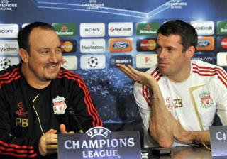 OK MED EUROPA LEAGUE? Jamie Carragher (t.h) p�peker at finnes mer enn Champions League � vinne. Foto: EPA/LASZLO BELICZAY