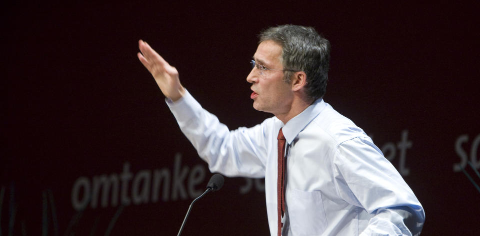 F�R KJEFT: Da statsminister Jens Stoltenberg snakket til Fagforbundets landsm�te i Folkets Hus i Oslo tirsdag , lanserte han regjeringens nye tiltak for � �ke bruken av biodrivstoff i Norge. Opposisjonen mener planene er en utvannet variant av en avtale de allerede hadde p� plass. FOTO: SCANPIX