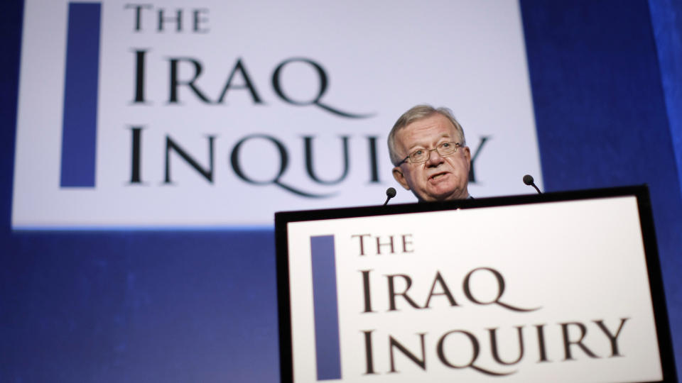 LEDER GRANSKNINGEN: Sir John Chilcot leder h�ringene, men kan ikke kreve at de utspurte skal forklare seg under ed. Foto: AP Photo/Matt Dunham/Scanpix